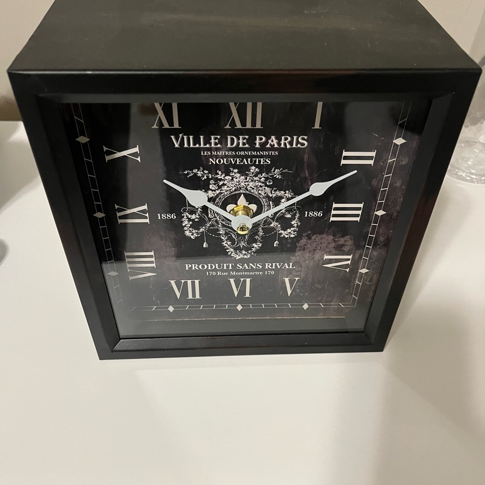 Square decorative clock
